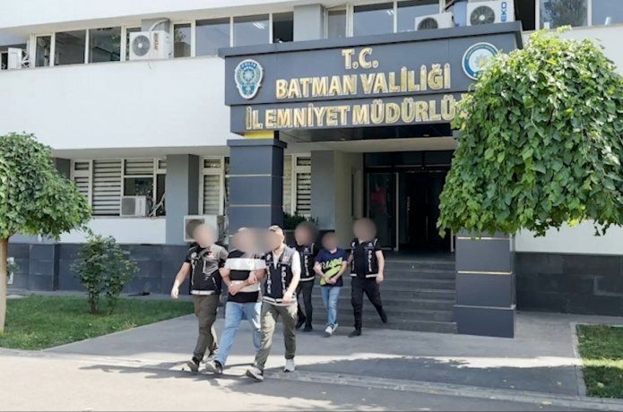 Bulundukları araçta uyuşturucu ele geçirilen 2 kişi tutuklandı
