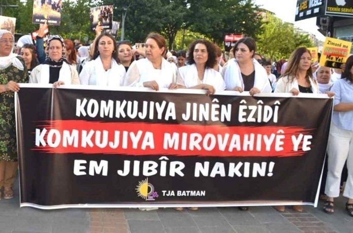 Katliamı protesto ettiler