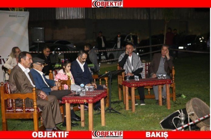 Korik mahallesinde dengbêjler gecesi