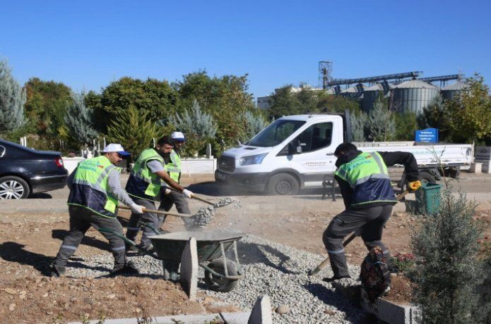 Mezarlıklarda kış hazırlıkları başladı