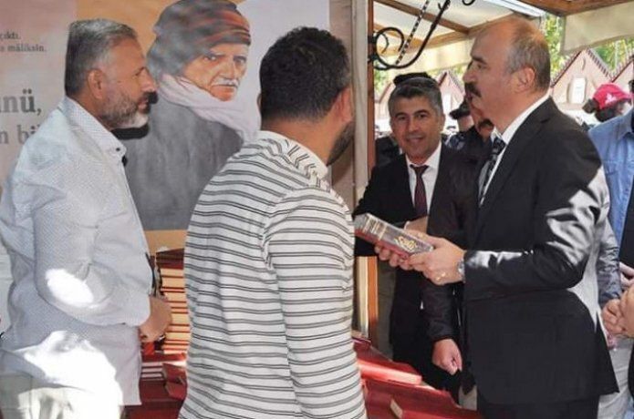 Vali Canalp stantları gezdi