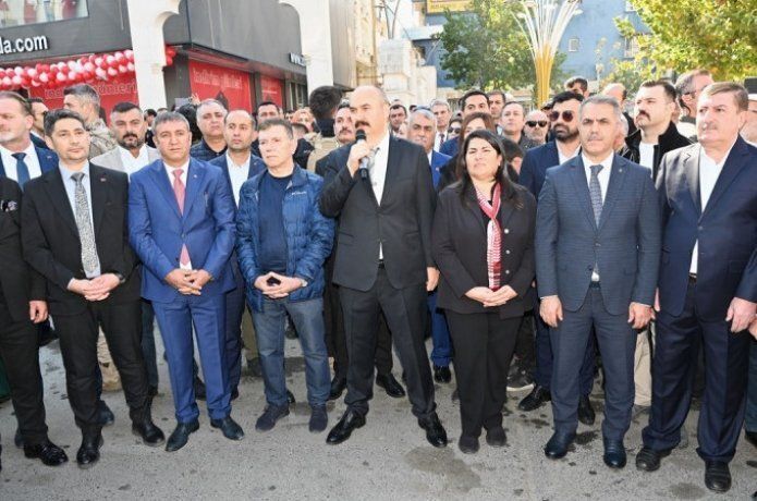 Batman'da 101. Yıl Cumhuriyet yürüyüşü