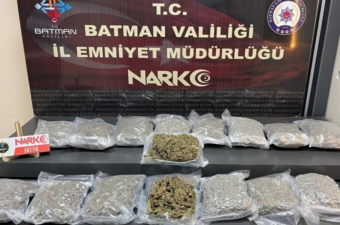 Batman’da bir tırda 8 kilo 250 gram uyuşturucu ele geçirildi