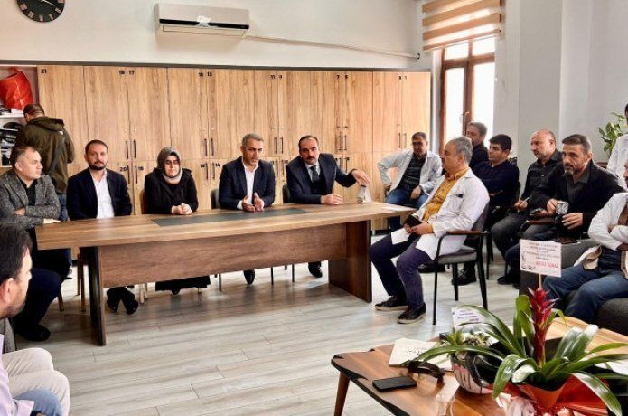 AK Parti İl Başkanlığı’ndan Öğretmenler Günü ziyareti