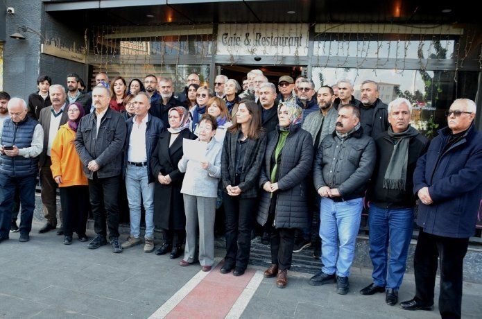 Yazar ve sanatçılardan ‘kayyum’ protestosu