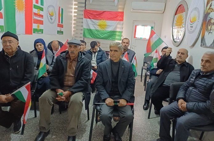 PWK, bayrak gününü kutladı
