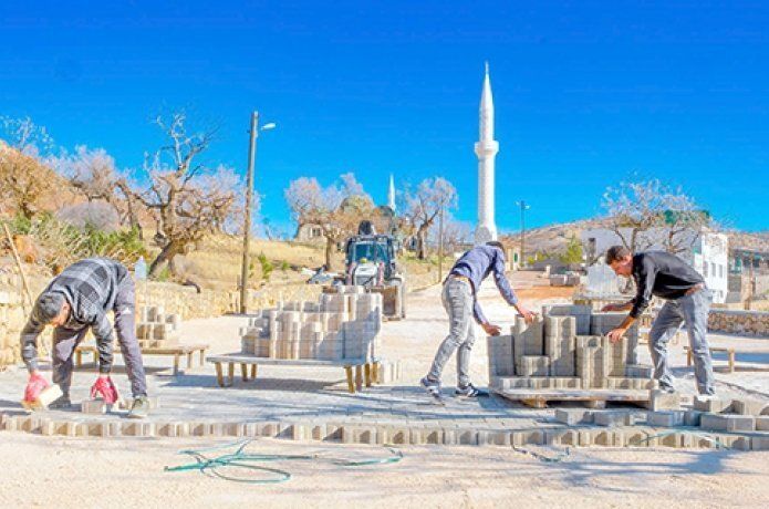 Becirman’a 3 bin metrekare parke taşı