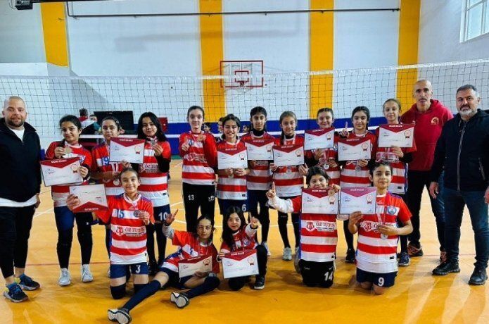 TOKİ’nin küçük kızları filenin Sultanları oldu
