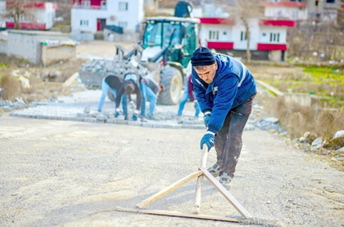 Kozluk Alıçlı ve Çayhan köyiçi yolları kilit parke ile döşendi