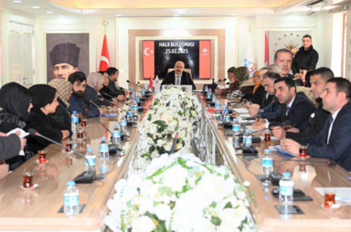 Halk buluşmasında vatandaşların sorunlarını dinledi