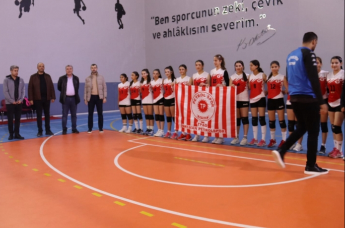 Petrolspor voleybol takımı bölge şampiyonu oldu