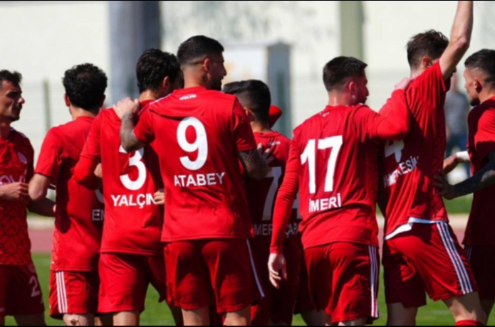 Şampiyonluk düğümü son haftaya kaldı