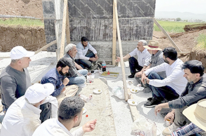 Başkan Şahin’den 1 Mayıs’ta inşaat işçilerine ziyaret