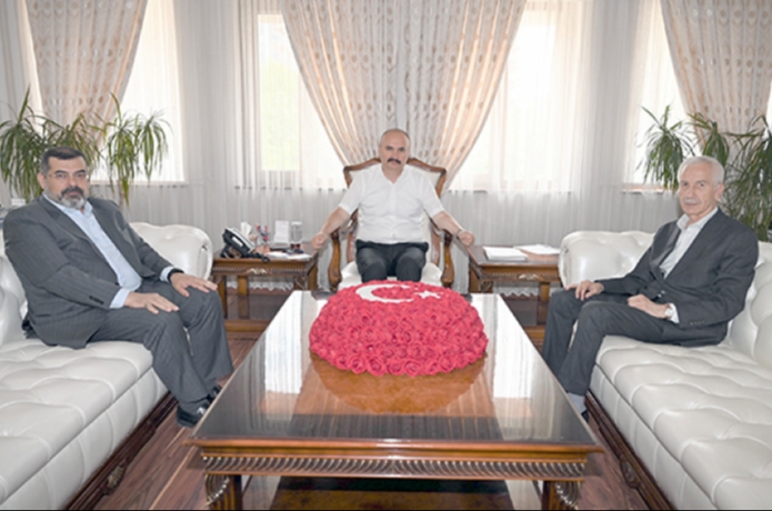 Vali Canalp, il müftüsü ve Kızılay şube başkanını kabul etti