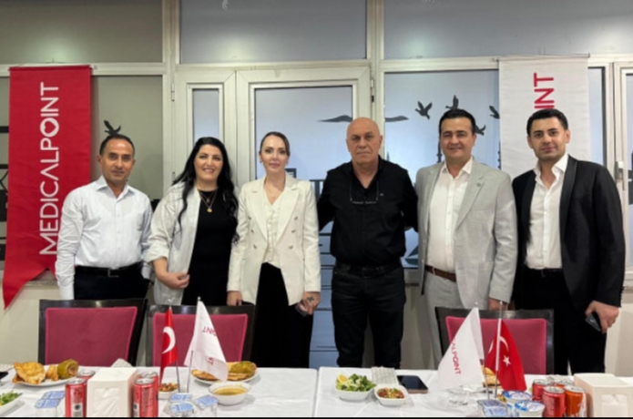Medical Point'ten hemşirelere anlamlı kutlama