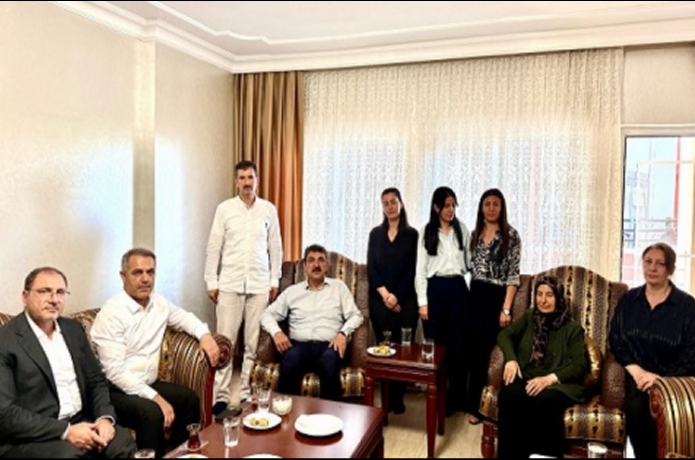 AK Parti’li heyetten, Tekik ailesine ziyaret