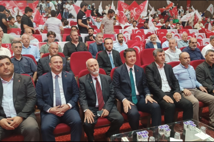 Saadet Partisi'nde Mehmet Fırat yeniden güven tazeledi