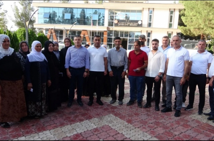 10 yetim ve dul aileye inek bağışında bulundu
