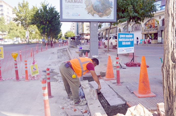Kavşak düzenleme projesi hızla devam ediyor