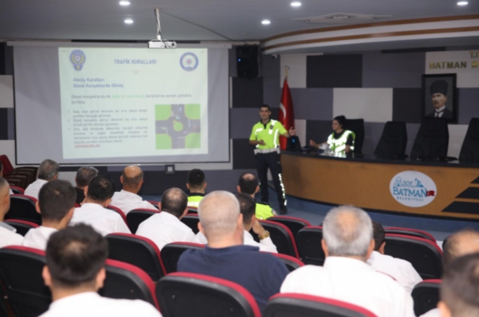 Belediye şoförlerine trafik eğitimi