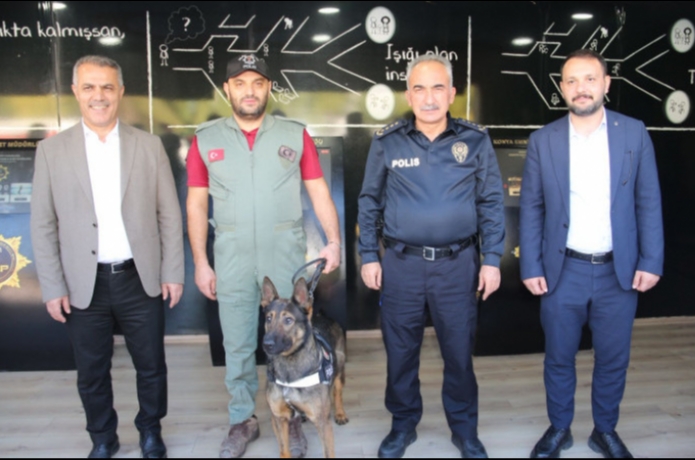 İl Başkanı Şahsi, Mobil Narkotik Eğitim Aracını ziyaret etti