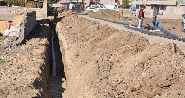 Yeni içme suyu hattı döşeme çalışmaları devam ediyor