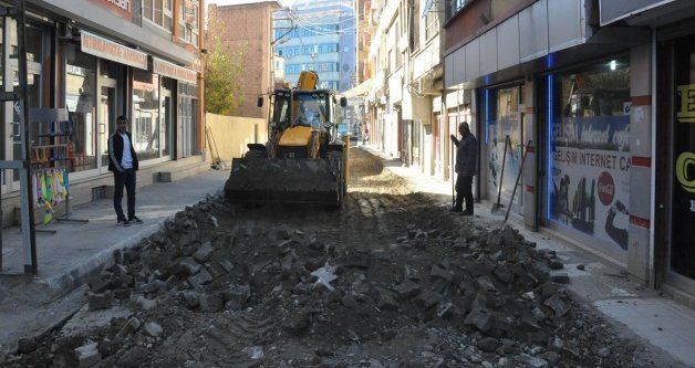 Çalışmalar eşzamanlı olarak devam ediyor
