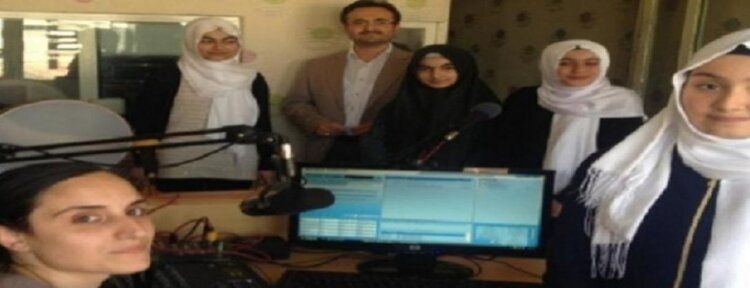 İmam Hatip Korosu Radyo Yüksel’e konuk oldu