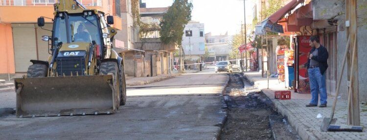 Bozulan yollar onarılmaya devam ediyor