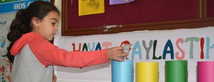 Köydeki çocuklar Haleplilere duyarsız kalmadı