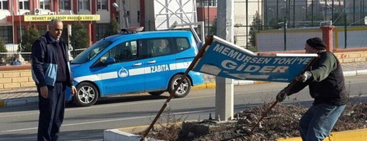 İzinsiz asılan 86 adet levha söküldü
