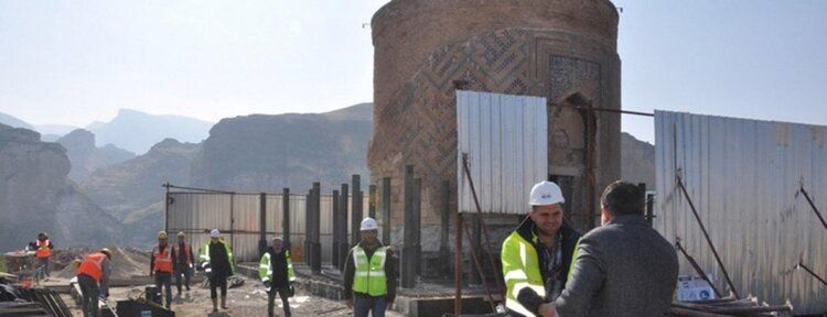 650 yıllık türbenin taşınma işlemleri başladı