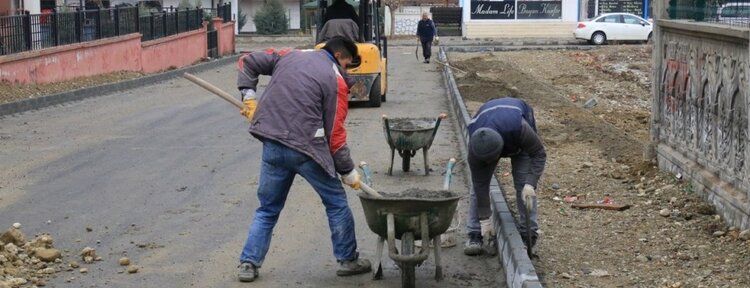 Gültepe Mahallesi’nde parke serim çalışmaları