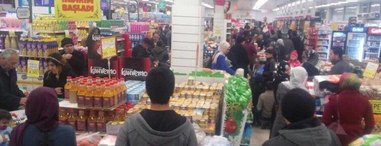 Suriyeli ailelere alışveriş çeki verildi