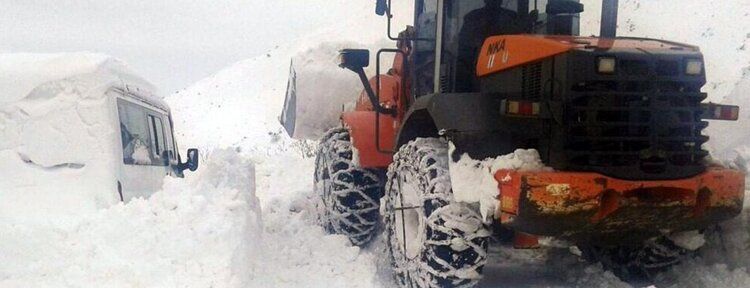 Kapanan köy yollarını açma çalışmaları sürüyor