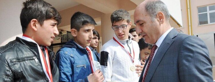 'Dost Kitaplar ve Dost Öğrenciler Projesi' ödülleri verildi