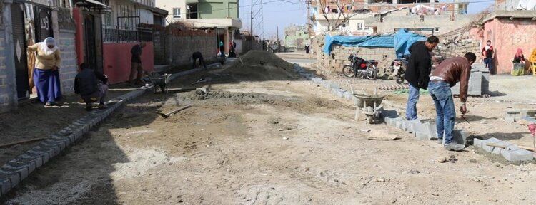 Parke taşı serim çalışmaları aralıksız devam ediyor