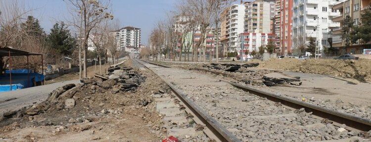 Batman Belediyesi ve DDY resmi olmayan hemzemin geçitleri trafiğe kapatıyor