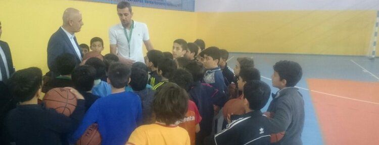 Başkan Vekili AKSOY, öğrencilerle basketbol oynadı