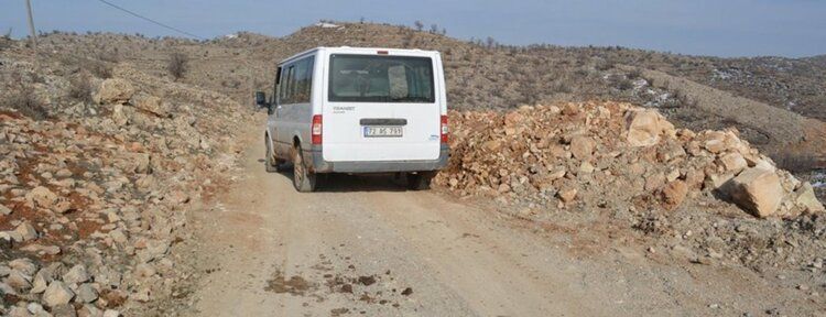 Yolları asfalt yüzü görmeyen köylüler yetkililere seslendi