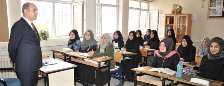 "Öğretmenliğin diğer mesleklerden farkı insan yetiştiriyor olmasıdır"