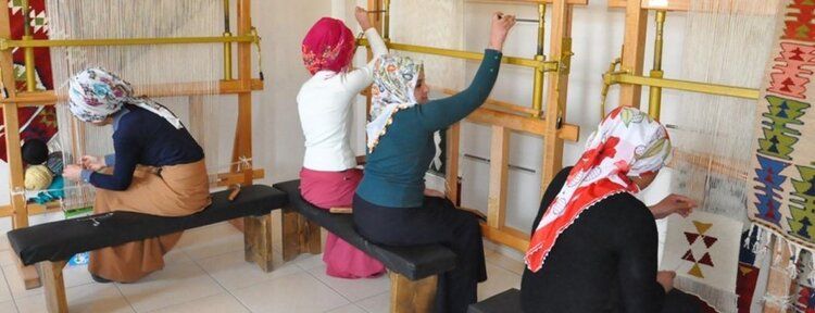 Kadınlar meslek öğrenmenin sevincini yaşıyor