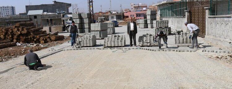 Bayındır ve Sağlık mahallelerinde kilit taşı döşemesi