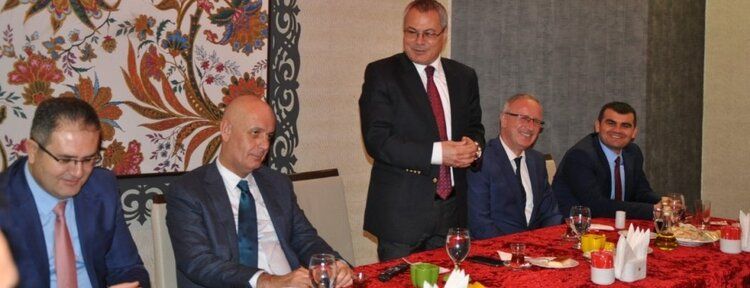 Başkan Vekili AKSOY, Özdemir'in veda yemeğine katıldı