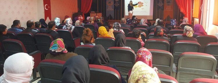 Sağlıklı beslenme seminerleri devam ediyor