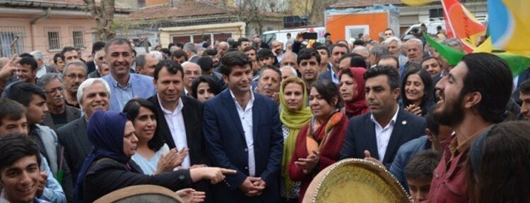 HDP ve DBP Merkez seçim lokalinin açılışı coşkuyla gerçekleştirildi