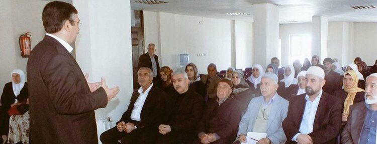 Umre yolcularına seminerler veriliyor