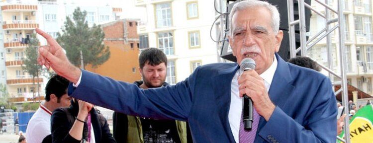 ‘Yalvarıyorum, yarınları karartacak kararlar vermeyin’