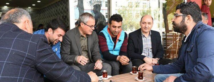 Vali Deniz sanat sokağında vatandaşlarla bir araya geldi