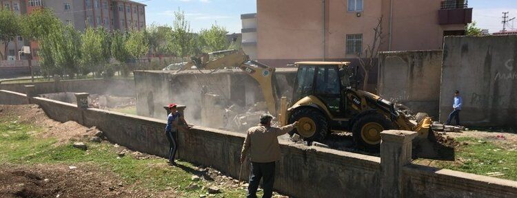 Metruk Yapılar Yıkılıyor
